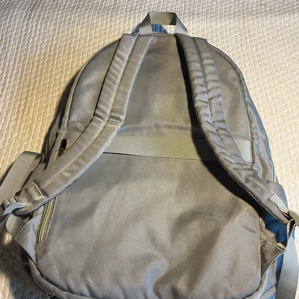 Men's Quilted Gray Backpack with Front Pocket